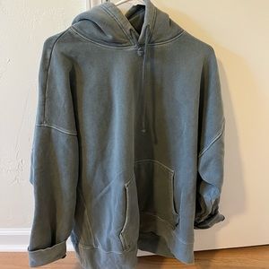 Aritzia TNA sweatshirt